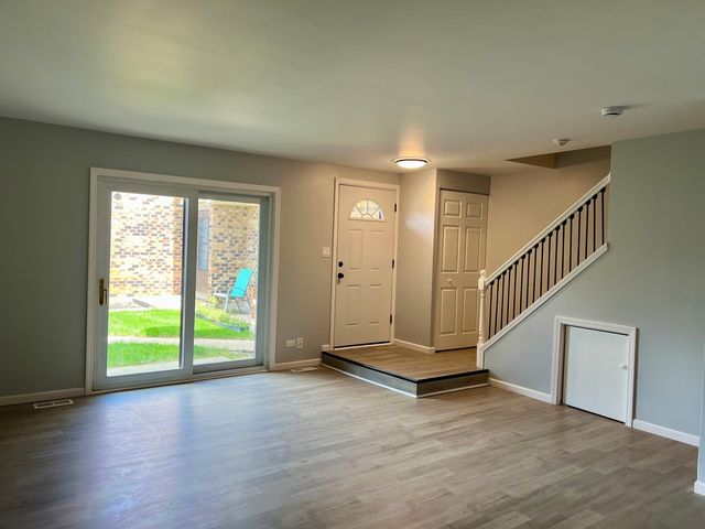 7816 WOODWARD Avenue 40-4G, Woodridge, IL 60517