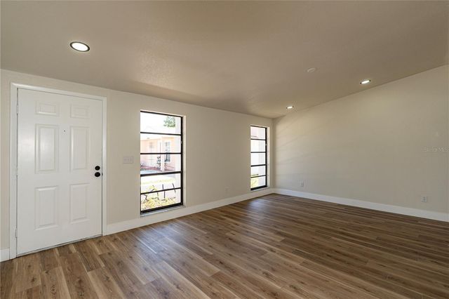 9501 CAMDEN HILL COURT, Tampa, FL 33615