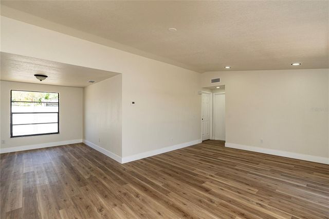 9501 CAMDEN HILL COURT, Tampa, FL 33615