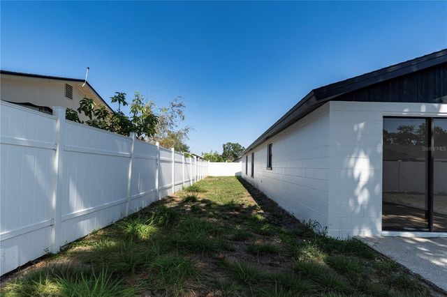 9501 CAMDEN HILL COURT, Tampa, FL 33615