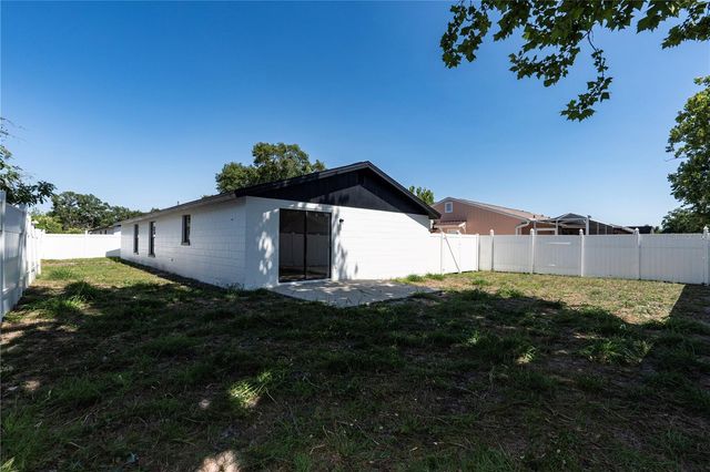 9501 CAMDEN HILL COURT, Tampa, FL 33615