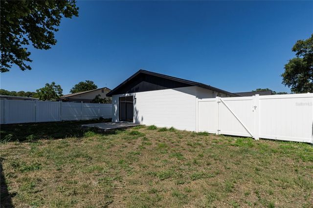 9501 CAMDEN HILL COURT, Tampa, FL 33615