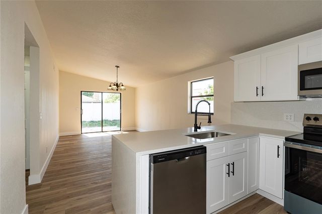 9501 CAMDEN HILL COURT, Tampa, FL 33615