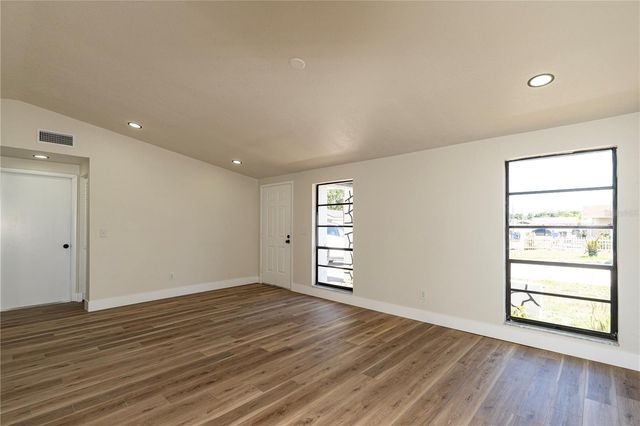 9501 CAMDEN HILL COURT, Tampa, FL 33615
