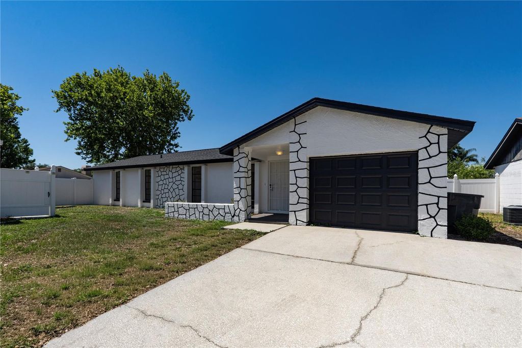 9501 CAMDEN HILL COURT, Tampa, FL 33615