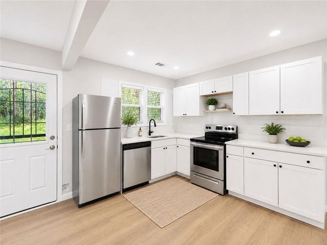 1639 Bridgeport Drive NW, Atlanta, GA 30318