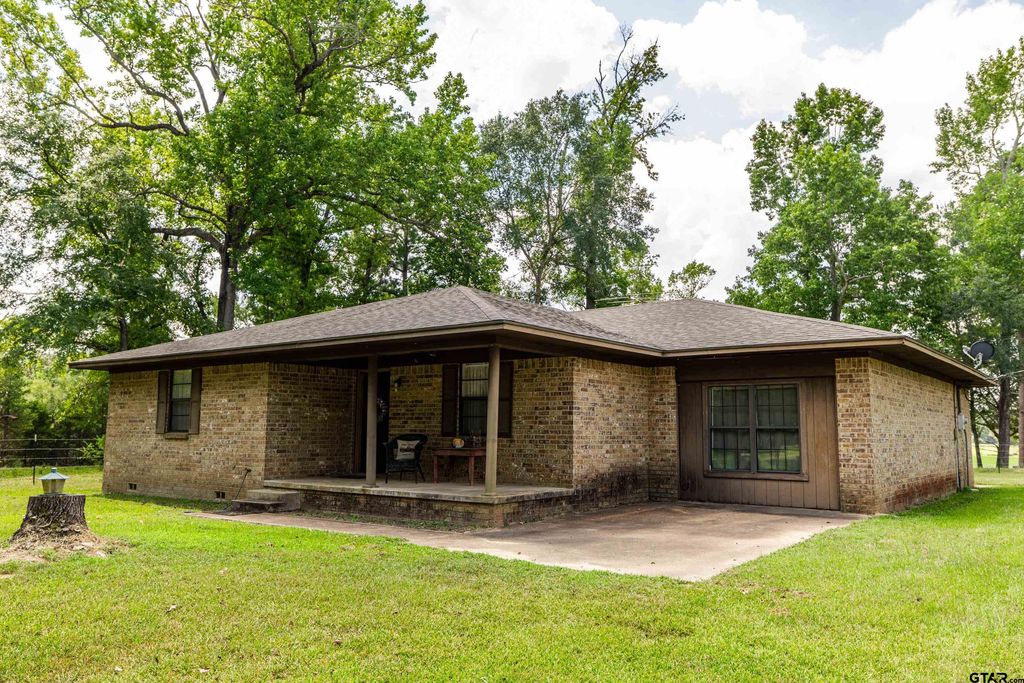 5730 E FM 323, Palestine, TX 75801