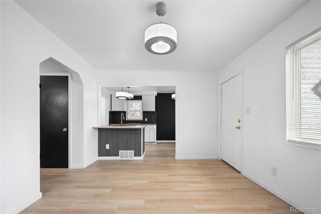 17028 W Chicago Street, Detroit, MI 48228