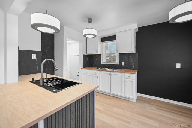 17028 W Chicago Street, Detroit, MI 48228