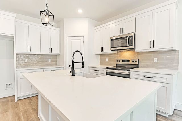 2314 Beverly Drive, Granbury, TX 76048