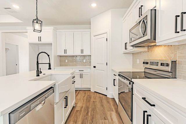 2314 Beverly Drive, Granbury, TX 76048