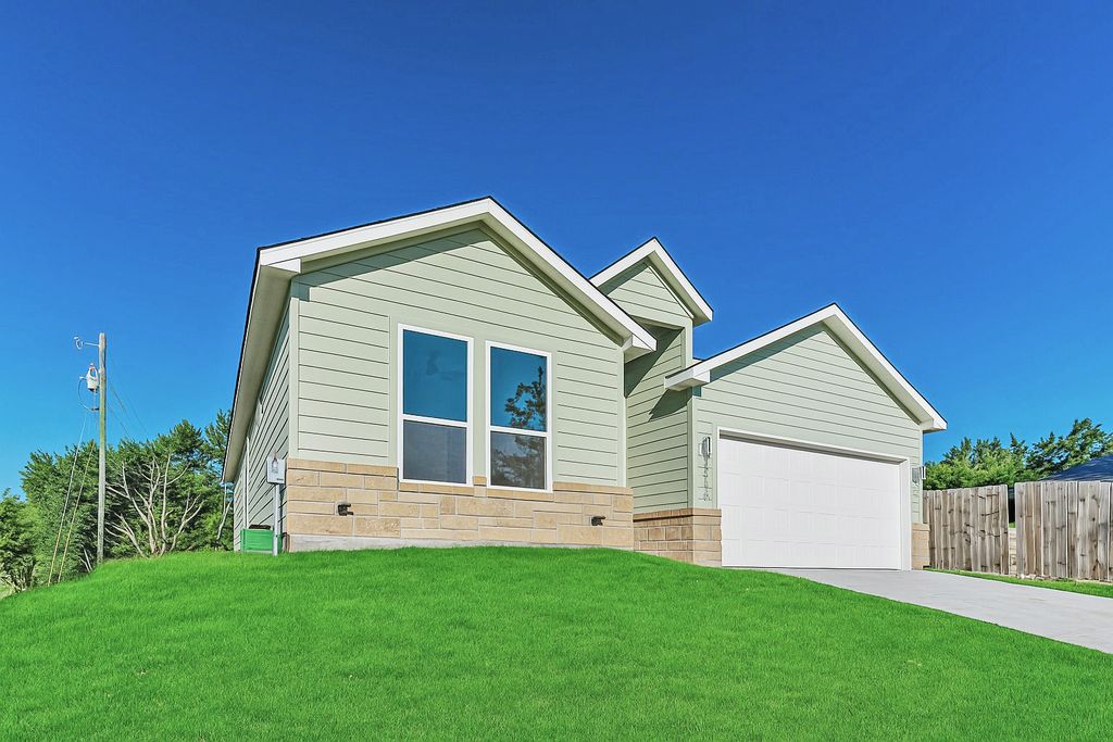 2314 Beverly Drive, Granbury, TX 76048