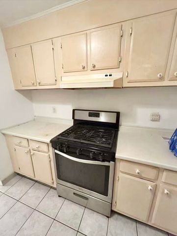 5 Louisburg Sq Apt 11, Nashua, NH 03060