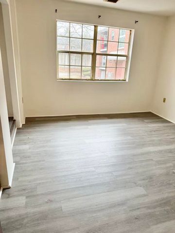 5 Louisburg Sq Apt 11, Nashua, NH 03060