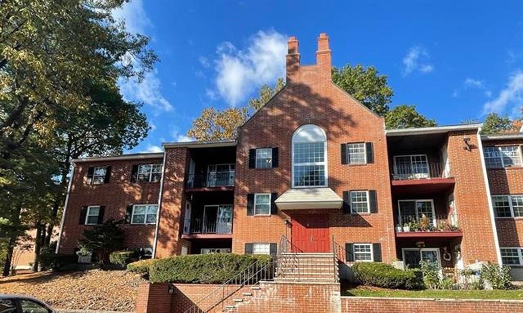 5 Louisburg Sq Apt 11, Nashua, NH 03060