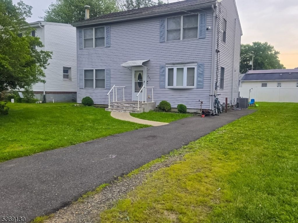 207 Delaware Ave, Aberdeen Twp., NJ 07721