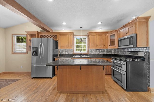 450 Lake Forest Drive, Bay Village, OH 44140
