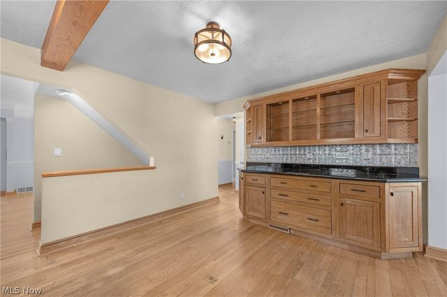 450 Lake Forest Drive, Bay Village, OH 44140