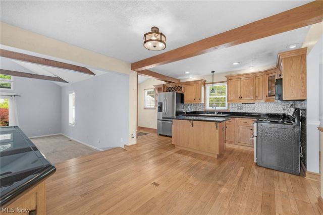 450 Lake Forest Drive, Bay Village, OH 44140