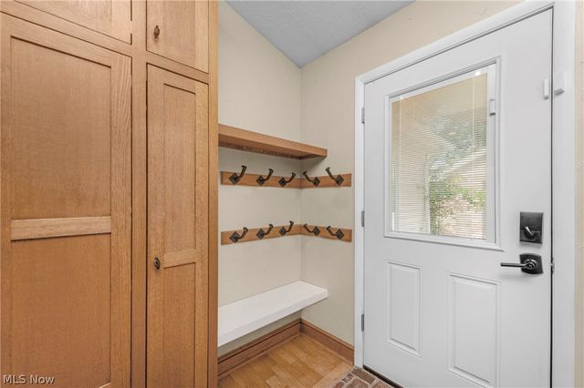 450 Lake Forest Drive, Bay Village, OH 44140