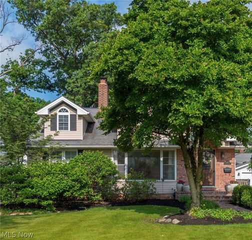 450 Lake Forest Drive, Bay Village, OH 44140