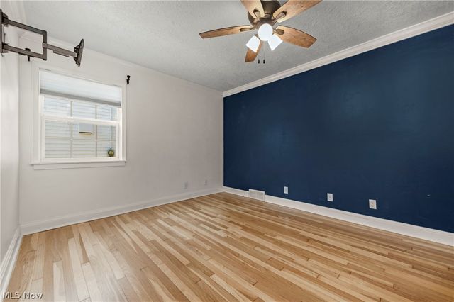 450 Lake Forest Drive, Bay Village, OH 44140