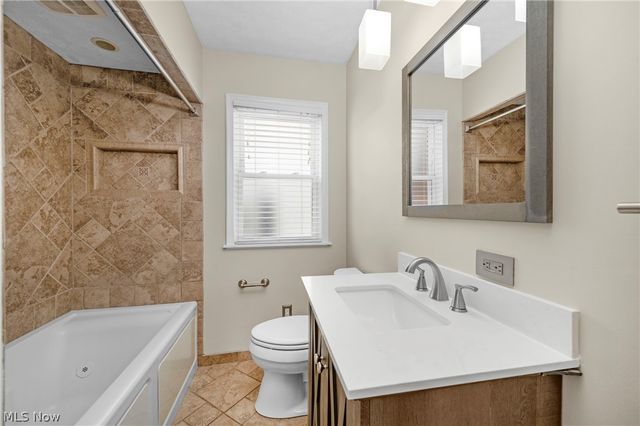 450 Lake Forest Drive, Bay Village, OH 44140