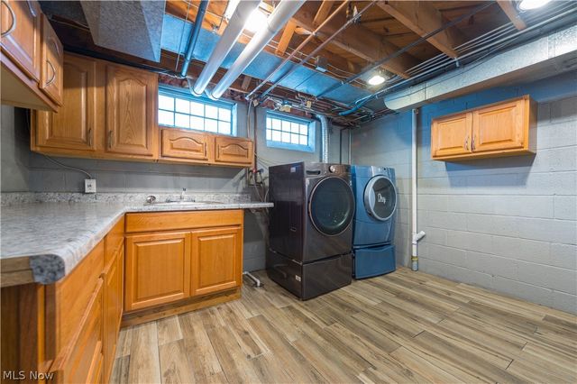 450 Lake Forest Drive, Bay Village, OH 44140