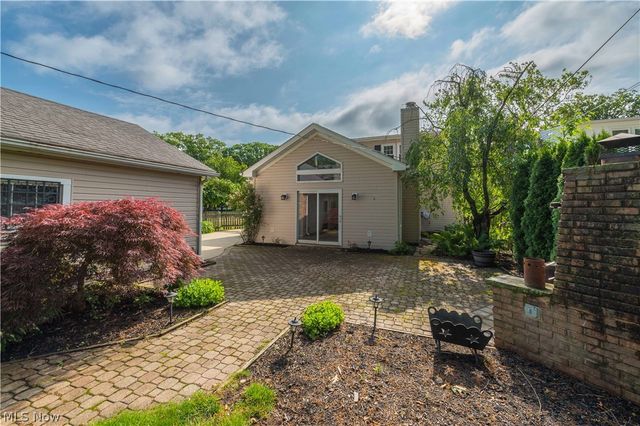 450 Lake Forest Drive, Bay Village, OH 44140