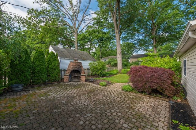 450 Lake Forest Drive, Bay Village, OH 44140