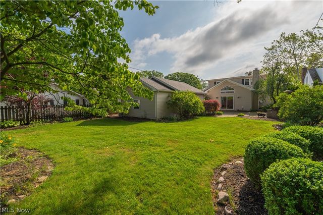 450 Lake Forest Drive, Bay Village, OH 44140