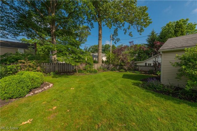 450 Lake Forest Drive, Bay Village, OH 44140