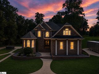 102 Point Bluff Court, Inman, SC 29349