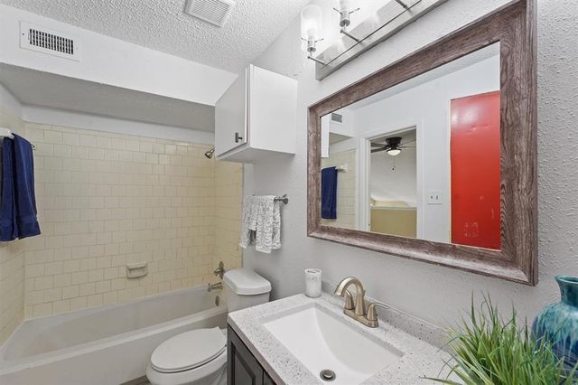 10855 Meadowglen Lane 1131, Houston, TX 77042