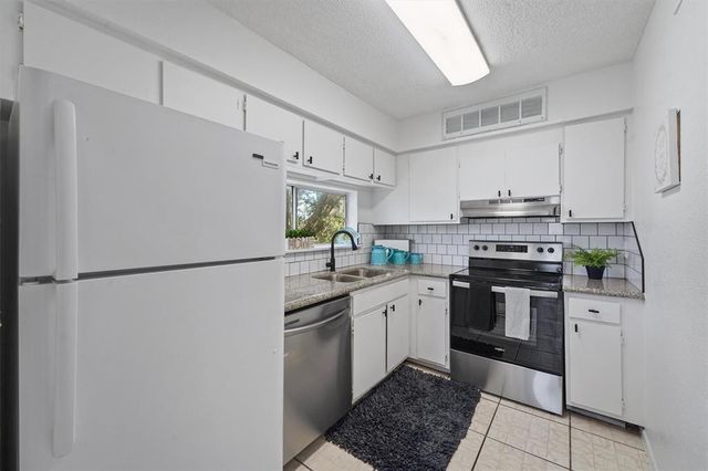 10855 Meadowglen Lane 1131, Houston, TX 77042