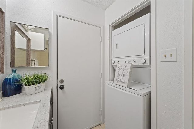 10855 Meadowglen Lane 1131, Houston, TX 77042