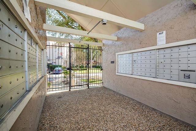 10855 Meadowglen Lane 1131, Houston, TX 77042