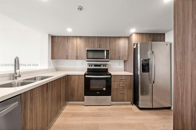 2555 Collins Avenue 706, Miami Beach, FL 33140