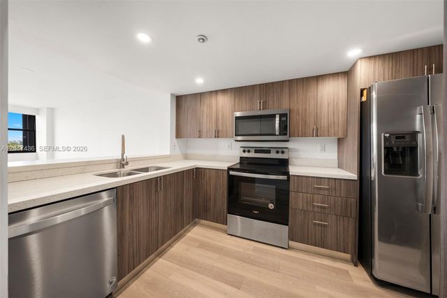 2555 Collins Avenue 706, Miami Beach, FL 33140
