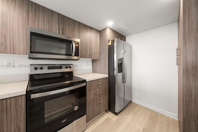 2555 Collins Avenue 706, Miami Beach, FL 33140