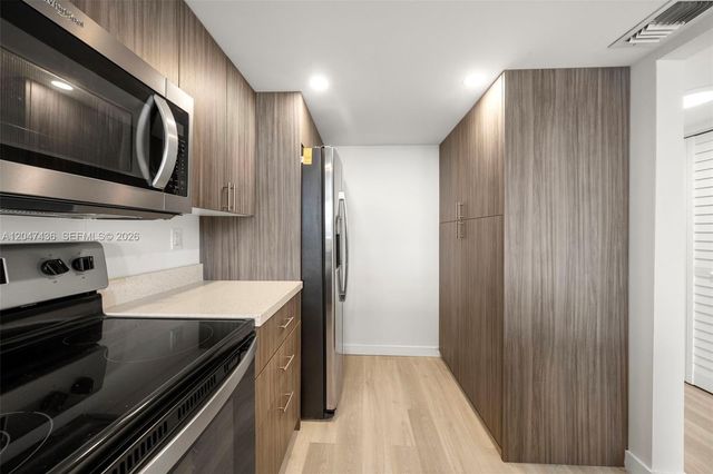 2555 Collins Avenue 706, Miami Beach, FL 33140