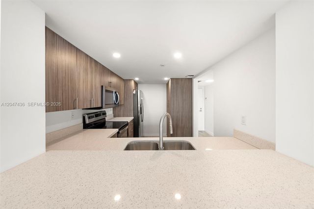 2555 Collins Avenue 706, Miami Beach, FL 33140