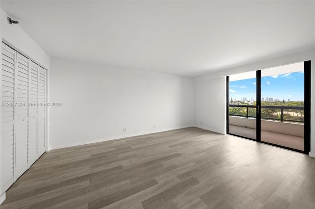 2555 Collins Avenue 706, Miami Beach, FL 33140