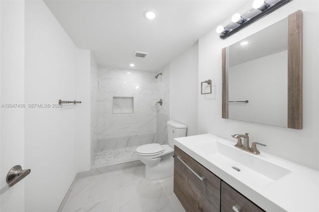 2555 Collins Avenue 706, Miami Beach, FL 33140