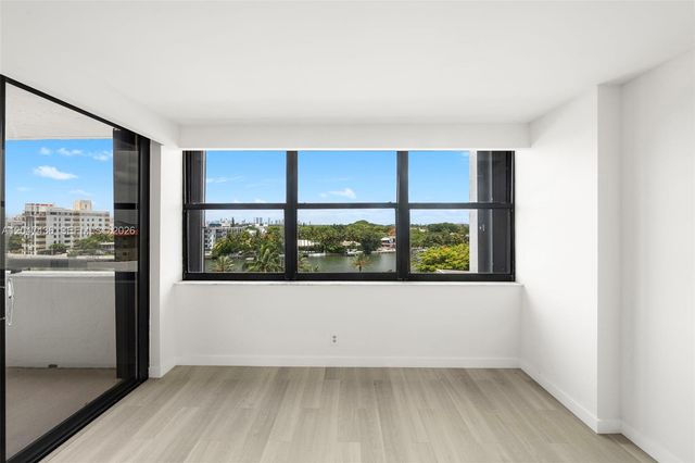 2555 Collins Avenue 706, Miami Beach, FL 33140