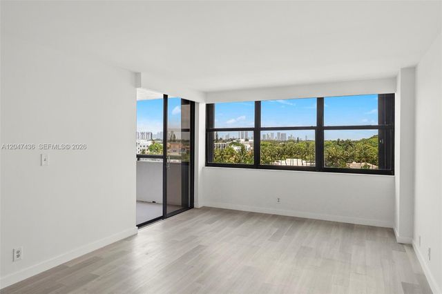 2555 Collins Avenue 706, Miami Beach, FL 33140