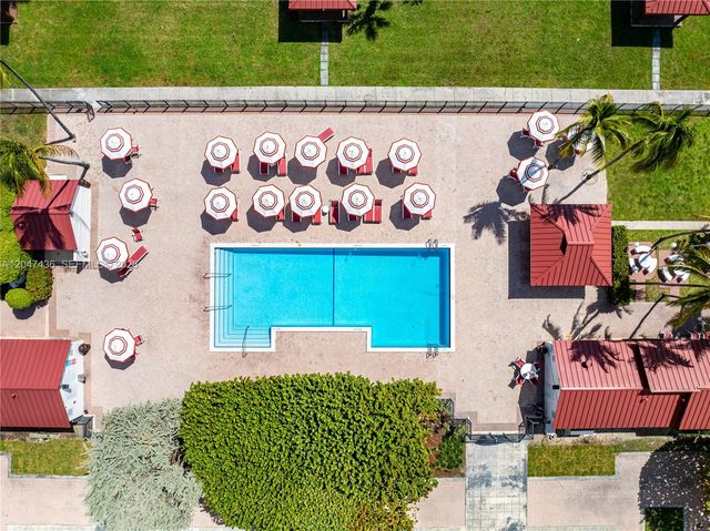 2555 Collins Avenue 706, Miami Beach, FL 33140