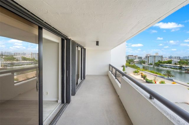 2555 Collins Avenue 706, Miami Beach, FL 33140