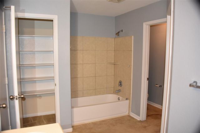 16763 N Blue Jay Drive N, Conroe, TX 77385