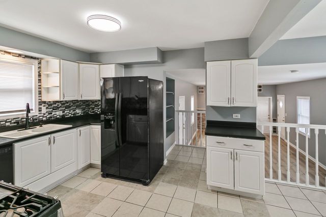 14500 Sawyer Avenue, Midlothian, IL 60445